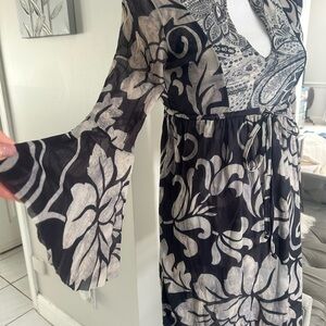 Sweet Pea Bell Sleeve 2-Sheer-Layered Black/Cream Floral Swirl Design Dress Med